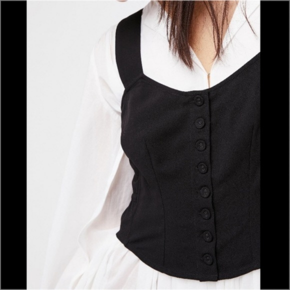 SALE Cropped Button Front Tailored Taking This Tow - Picture 2 of 6